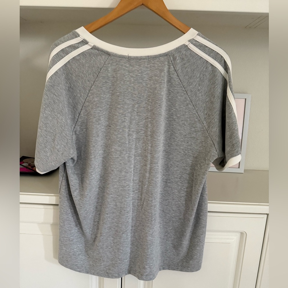 Nine Britton (super soft) Tee - Picture 2 of 4